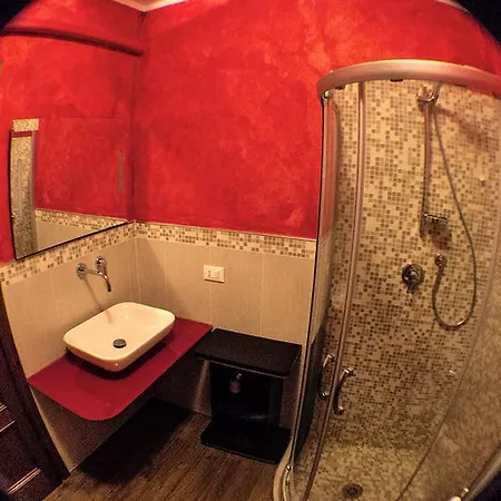 Bed and Breakfast Domus Clotilde Λούκα