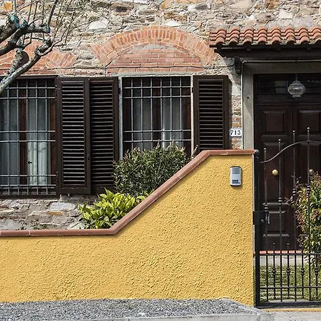 Bed and Breakfast Domus Clotilde Λούκα