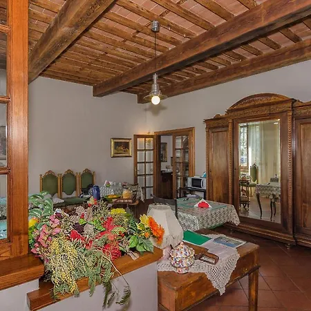 Bed and Breakfast Domus Clotilde Λούκα