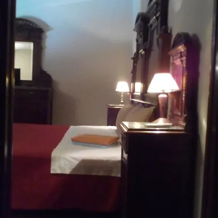 Domus Clotilde فندق مبيت وإفطار لوكا