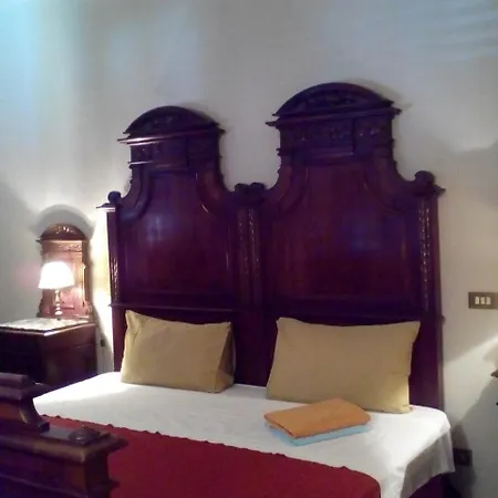 Domus Clotilde فندق مبيت وإفطار لوكا
